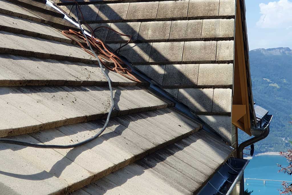 Réparation couverture toiture après intempéries — remplacement tuiles ardoises étanchéité, Briançon Hautes-Alpes